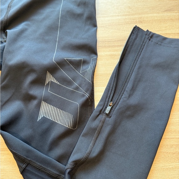 Under Armour Compression Leggings in Black - Picture 2 of 5